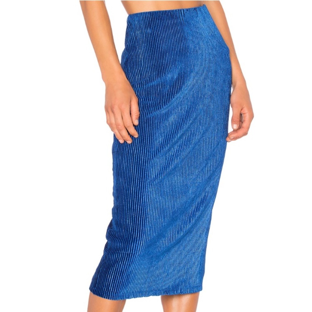 BNWT X REVOLVE AVERY SKIRT IN COBALT
NBD